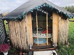 Treehouse Magpies Nest With Bubble Pool
