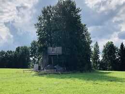 Treehouse Magpies Nest With Bubble Pool