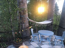 Treehouse Magpies Nest With Bubble Pool