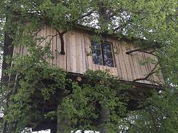 Treehouse Magpies Nest With Bubble Pool