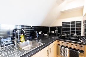 Velvet 2-bedroom Apartment Clock House - Hoddesdon