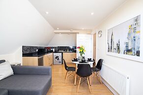 Velvet 2-bedroom Apartment Clock House - Hoddesdon