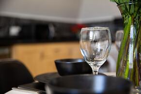 Velvet 2-bedroom Apartment Clock House - Hoddesdon