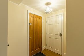 Velvet 2-bedroom Apartment Clock House - Hoddesdon