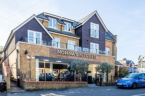 Velvet 2-bedroom Apartment Clock House - Hoddesdon