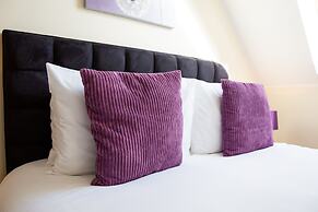 Velvet 2-bedroom Apartment Clock House - Hoddesdon