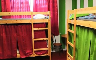 V Pitere Zhit Hostel