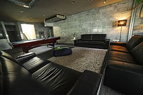 The Phat Packers - Hostel