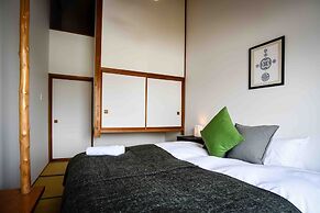 The Phat Packers - Hostel