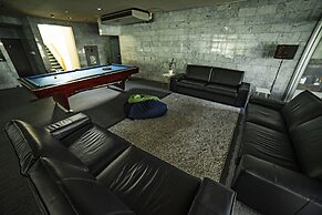 The Phat Packers - Hostel