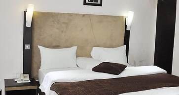 Wood Peckers Hotel