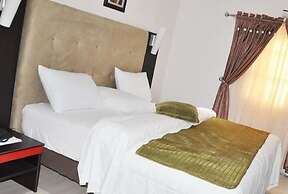 Wood Peckers Hotel