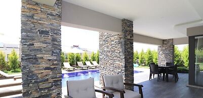 Villa Joy 2 by JoyLettings