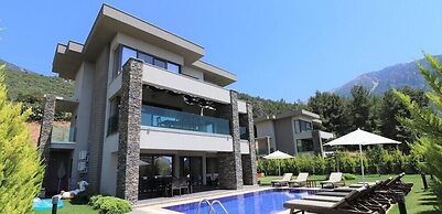 Villa Joy 2 by JoyLettings