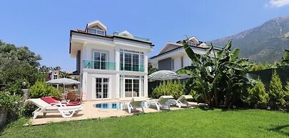 Villa AKD1  by JoyLettings