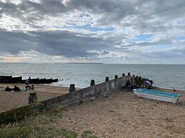 One Bedroom Flat in Whitstable With Free Parking