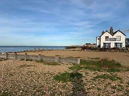 One Bedroom Flat in Whitstable With Free Parking