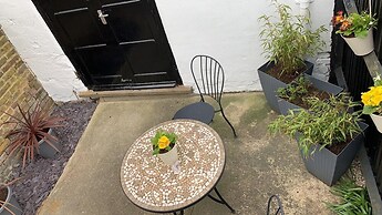 One Bedroom Flat in Whitstable With Free Parking