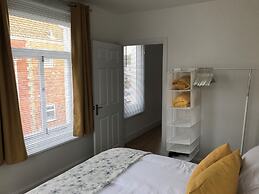 One Bedroom Flat in Whitstable With Free Parking