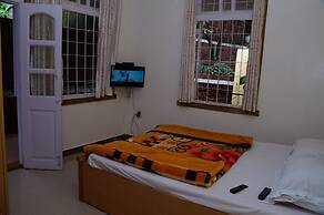Hotel Godai Girikunj