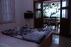 Hotel Godai Girikunj