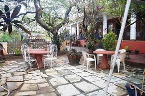 Hotel Godai Girikunj