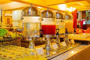 E-Outfitting Golden Country Hotel