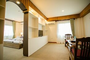 E-Outfitting Golden Country Hotel