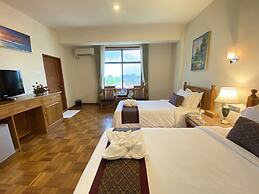 E-Outfitting Golden Country Hotel