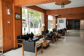 E-Outfitting Golden Country Hotel