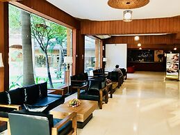 E-Outfitting Golden Country Hotel