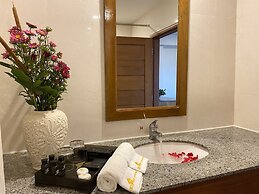 E-Outfitting Golden Country Hotel