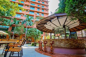 E-Outfitting Golden Country Hotel