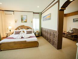 E-Outfitting Golden Country Hotel