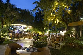 E-Outfitting Golden Country Hotel