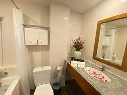 E-Outfitting Golden Country Hotel