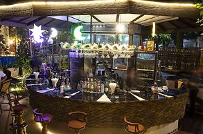 E-Outfitting Golden Country Hotel