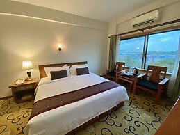 E-Outfitting Golden Country Hotel