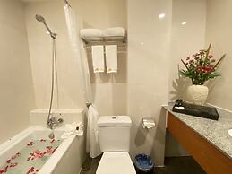 E-Outfitting Golden Country Hotel