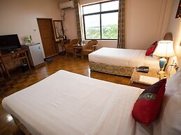 E-Outfitting Golden Country Hotel