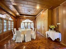 E-Outfitting Golden Country Hotel