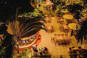 E-Outfitting Golden Country Hotel