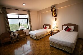 E-Outfitting Golden Country Hotel