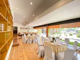 E-Outfitting Golden Country Hotel