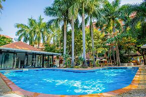 E-Outfitting Golden Country Hotel