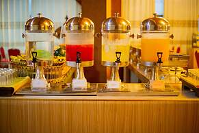 E-Outfitting Golden Country Hotel