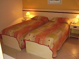 Crystal Apart Hotel