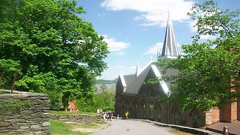 Holiday Inn Express & Suites Brunswick - Harpers Ferry Area by IHG