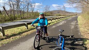 Holiday Inn Express & Suites Brunswick - Harpers Ferry Area by IHG