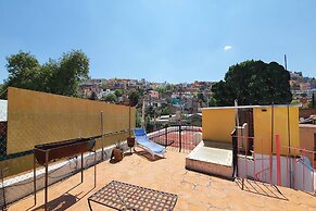 Capital O Hotel Al Son de los Santos - Hostel